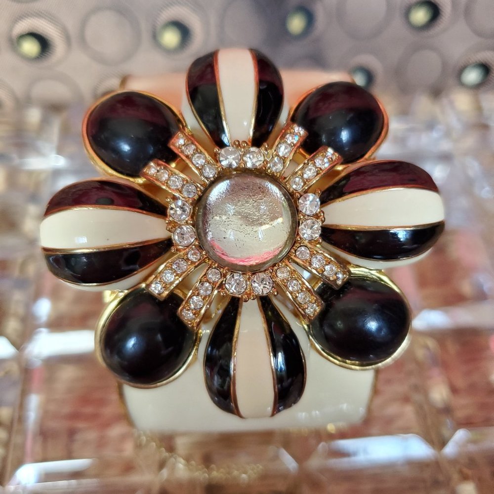 Bangle bracelet
